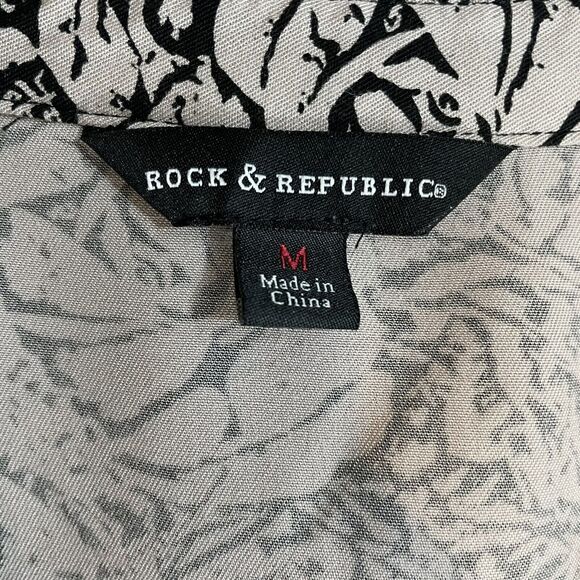 Rock & Republic Women's Rose Print Button Up Shirt Size Medium 100% Rayon - Picture 5 of 5